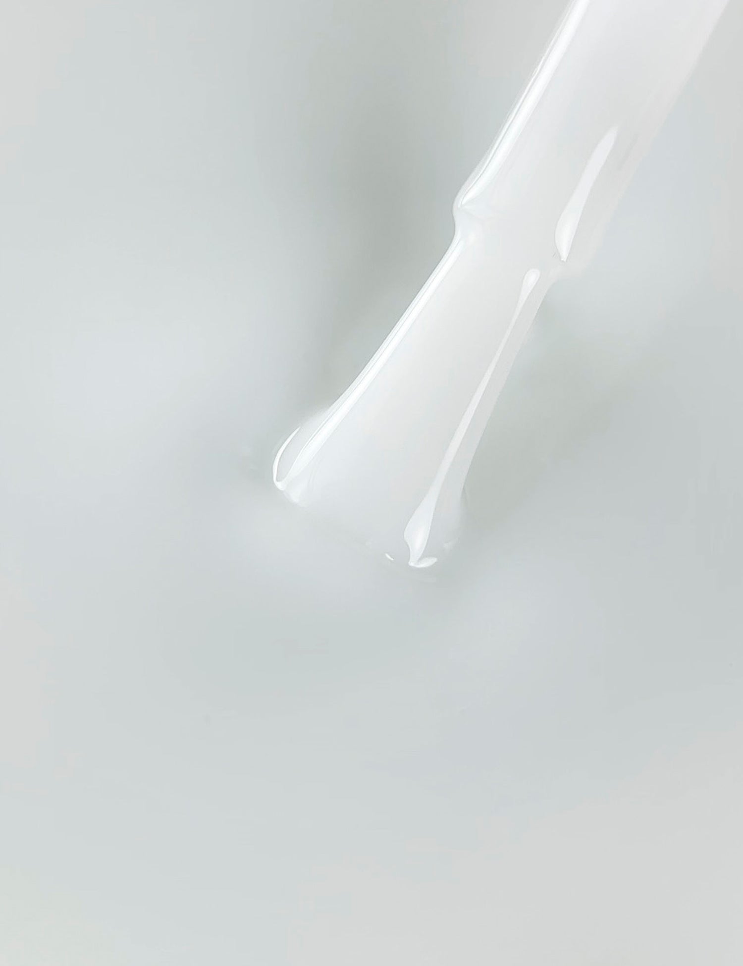 BIBLIOTEKA Cover Base № 01 Veil – Halbtransparente milchige Base, 10 ml